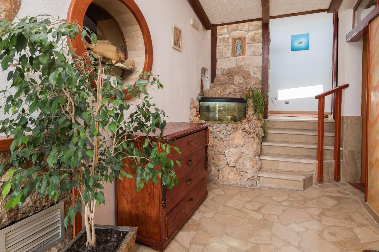 Beach Time Villa Omis Bagian luar foto