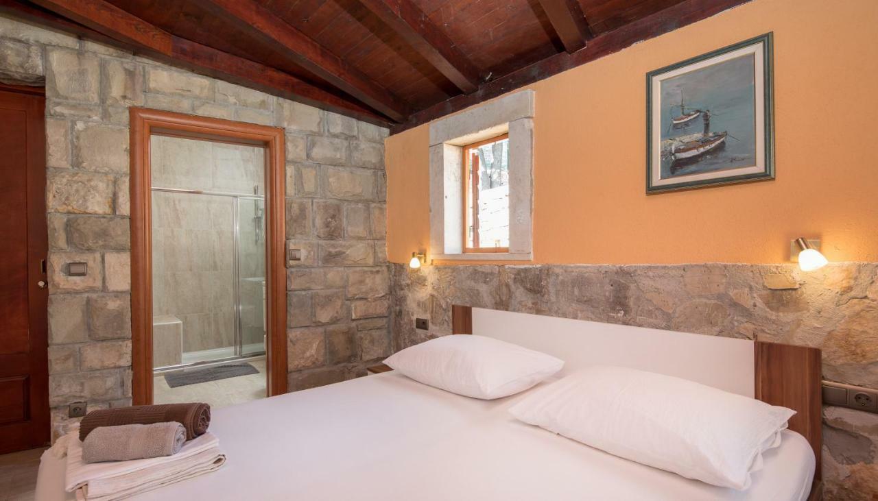 Beach Time Villa Omis Bagian luar foto